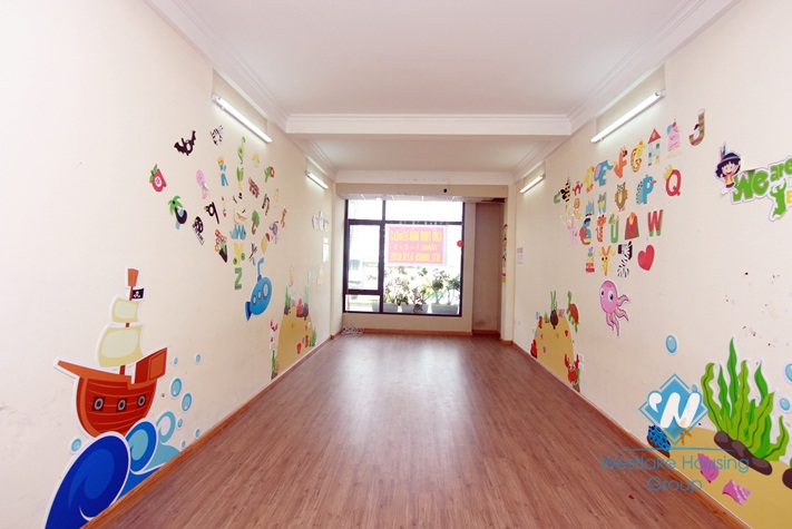 03 stories office for rent in Nghi Tam area, Tay Ho district 